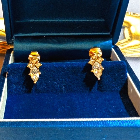 DIOR Vintage Gold Plated Crystal Earrings ✨ - Picture 7 of 7